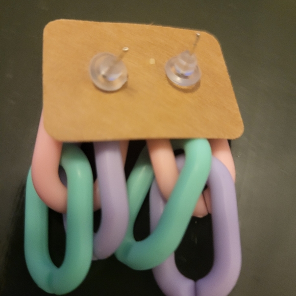 Brand new earrings - Picture 2 of 2